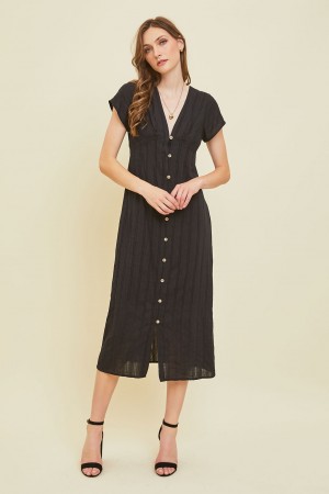 ED5319<br/>FLATTERING, ESSENTIAL BUTTON-DOWN MIDI DRESS FEATURED IN V-NECK, TEXTURED WOVEN FABRIC, & CAP SLEEVES.