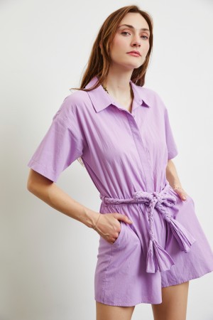 ER1156P<br/>EASY-FITTING ROMPER IN COTTON POPLIN, FEATURING A CLASSIC COLLAR NECKLINE, FUNCTIONAL BUTTON-DOWN DETAIL W/ BRAIDED BELT