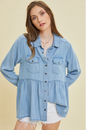 ET1071<br/>WASHED CHAMBRAY BUTTON-DOWN SHIRT FEATURED IN A BABYDOLL SILHOUETTE AND BUST POCKETS