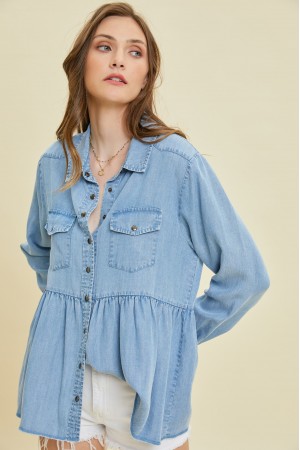 ET1071P<br/>WASHED CHAMBRAY BUTTON-DOWN SHIRT FEATURED IN A BABYDOLL SILHOUETTE AND BUST POCKETS