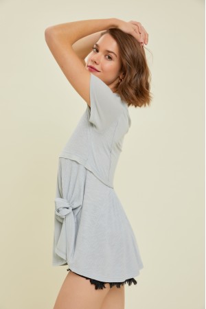 ET1542<br/>SHORT-SLEEVED BABYDOLL TOP FEATURED WITH ROUND NECK, RAW EDGE DETAIL, AND ROUNDED HEM