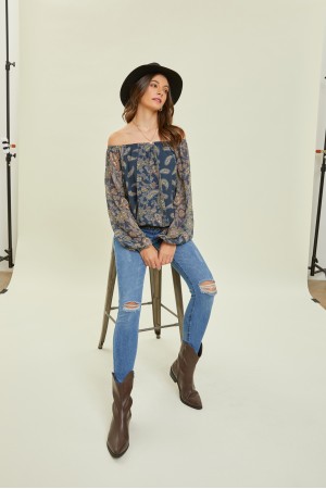 ET1647<br/>PAISLEY PRINTED CHIFFON OFF-SHOULDER TOP WITH SMOCKED WAIST AND LINING